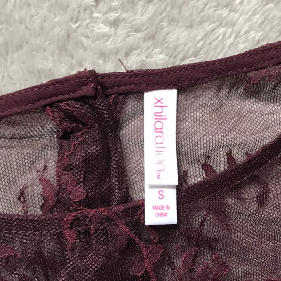 NWOT Sheer, Lace Maroon Top - Picture 4 of 6